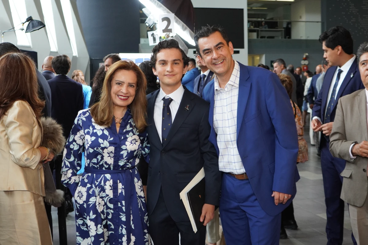 alumnos y padres de familia